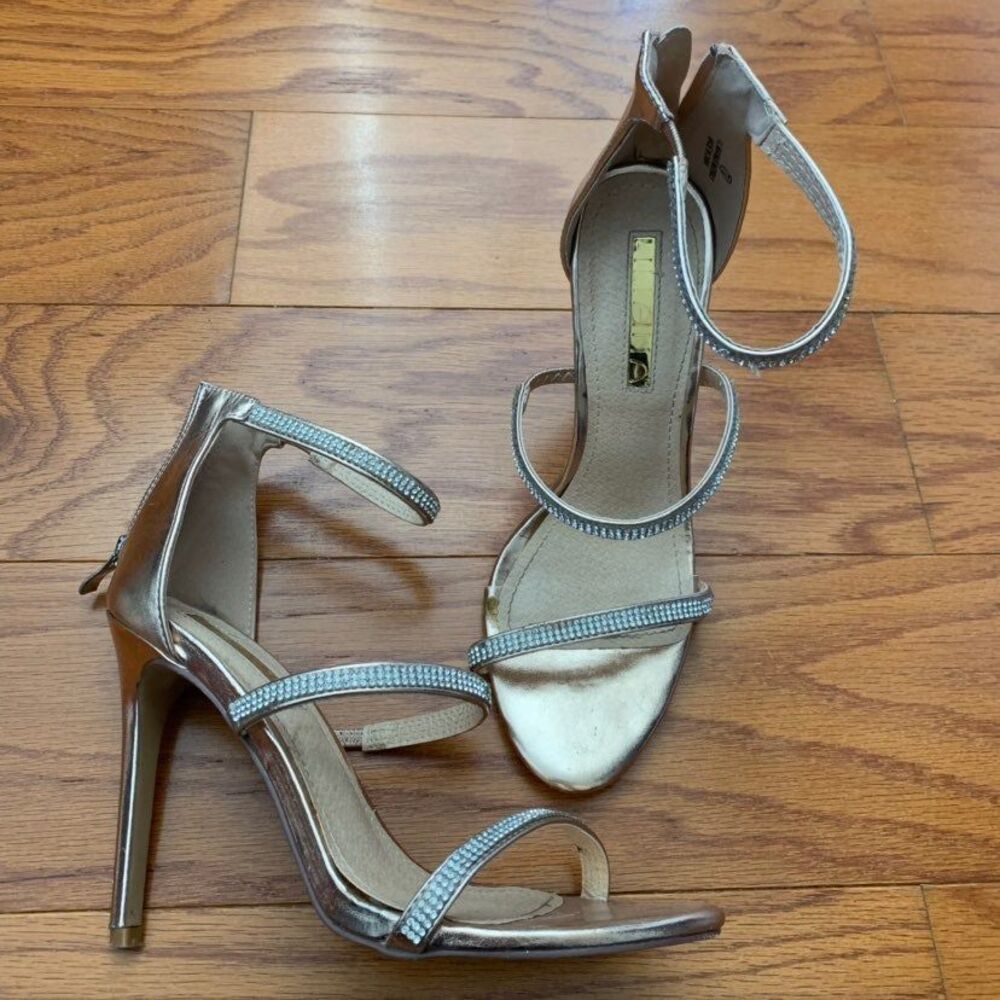 Lulu's Rosegold strap heel